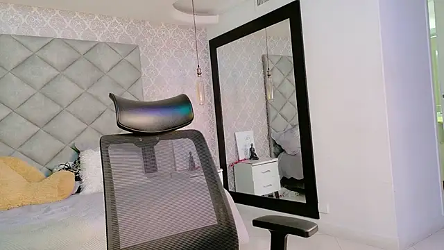 CARO ADAMS1 online show from 02-05-26, 11:04