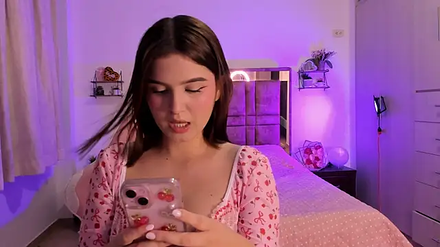 MIACUTEE  online show from 01-08-26, 10:45