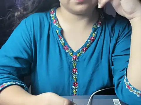 Snapshot of Divya68 chatting on 10-17-25, 05:48 Divya68 online show from 10-17-25, 05:48