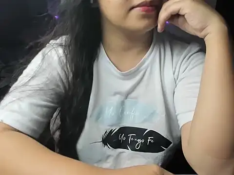 Snapshot of Divya68 chatting on 10-18-25, 05:35 Divya68 online show from 10-18-25, 05:35