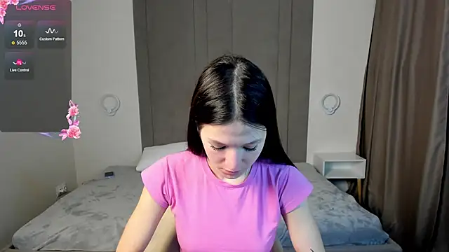 Snapshot of ChillGato chatting on 11-18-25, 01:33 ChillGato online show from 11-18-25, 01:33