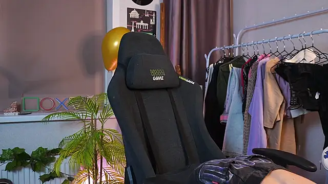 Snapshot of ariyour chatting on 11-02-25, 12:51 ariyour online show from 11-02-25, 12:51