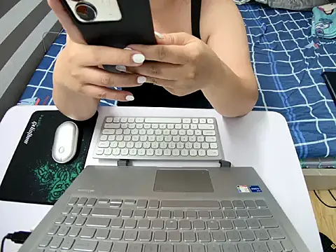 Hanna Mina online show from 11-02-25, 01:52