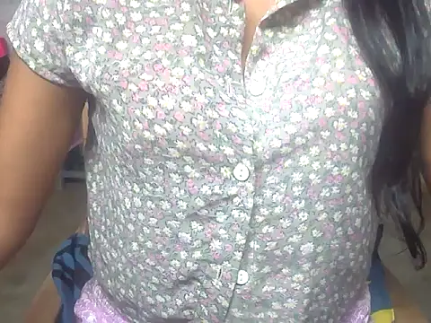 Snapshot of shalu_02 chatting on 10-14-25, 05:52 shalu 02 online show from 10-14-25, 05:52