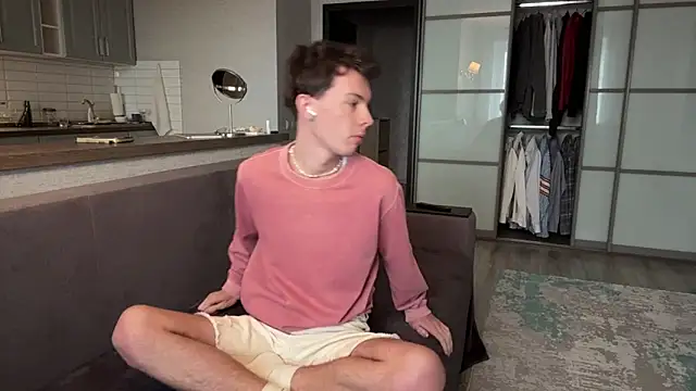 Jeremy1Scott online show from 11-08-25, 07:08