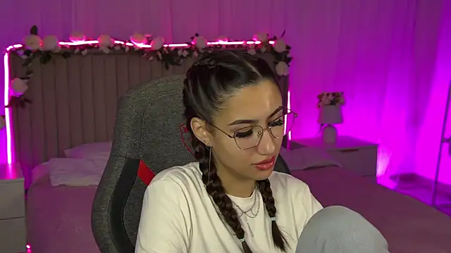 RebeckaThornton online show from 11-16-25, 11:49