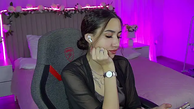 RebeckaThornton online show from 12-17-25, 07:47