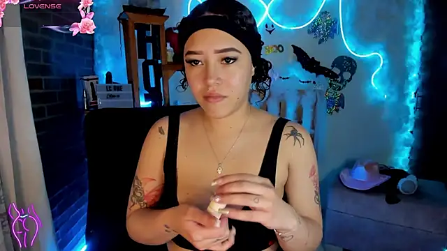 Snapshot of Lizz_martins chatting on 10-16-25, 02:12 Lizz martins online show from 10-16-25, 02:12