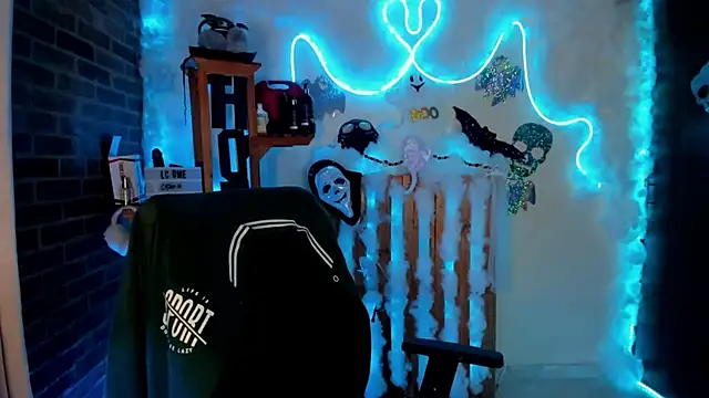 Snapshot of Lizz_martins chatting on 10-17-25, 02:04 Lizz martins online show from 10-17-25, 02:04