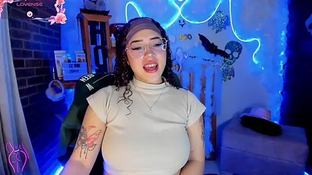 Snapshot of Lizz_martins chatting on 10-22-25, 01:39 Lizz martins online show from 10-22-25, 01:39