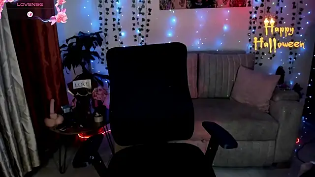 Snapshot of Lizz_martins chatting on 10-31-25, 02:45 Lizz martins online show from 10-31-25, 02:45