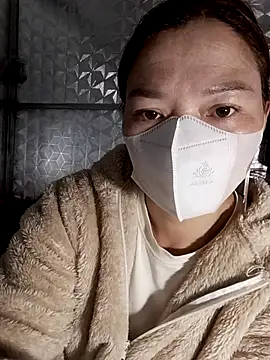 Snapshot of nat-tri chatting on 12-17-25, 03:18 nat-tri online show from 12-17-25, 03:18