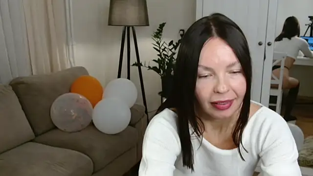 LittleNicolee online show from 11-05-25, 08:09