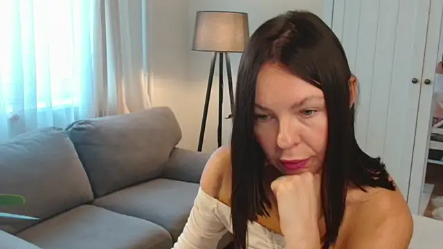 LittleNicolee online show from 11-21-25, 10:36