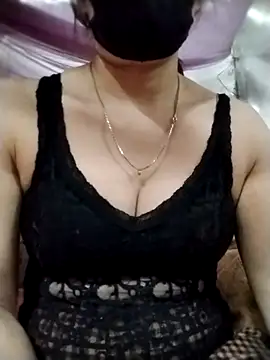 YiyinLy online show from 11-02-25, 12:07