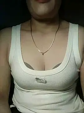 YiyinLy online show from 11-18-25, 03:01