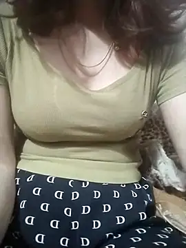 YiyinLy online show from 11-30-25, 09:02