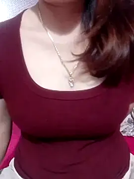 YiyinLy online show from 04-12-26, 12:10