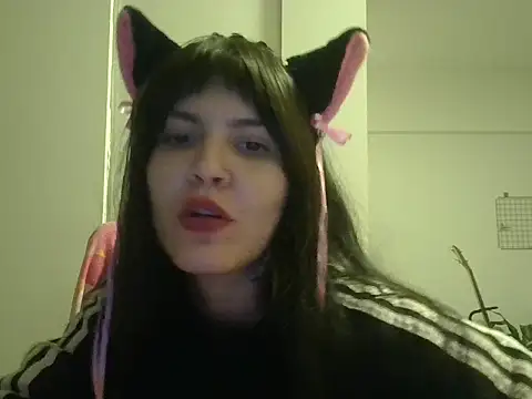 Snapshot of miapink33 chatting on 10-30-25, 11:49 miapink33 online show from 10-30-25, 11:49