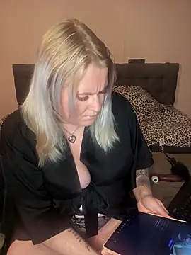 SweetPrincess93 online show from 11-17-25, 03:40