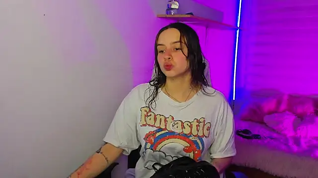 Emily Lindey online show from 11-26-25, 03:18