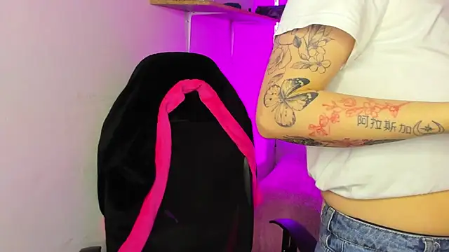 Emily Lindey online show from 12-14-25, 11:26