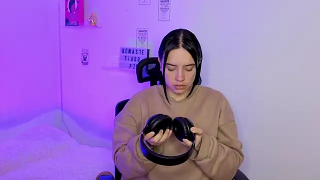 Emily Lindey online show from 03-20-26, 06:51