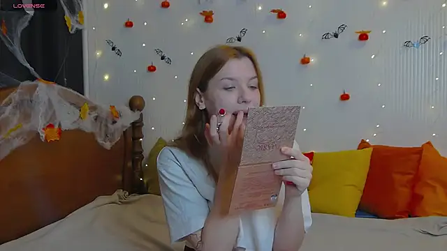 Snapshot of MeganNewCat chatting on 10-23-25, 08:46 MeganNewCat online show from 10-23-25, 08:46