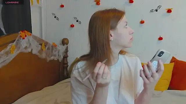 Snapshot of MeganNewCat chatting on 10-24-25, 08:44 MeganNewCat online show from 10-24-25, 08:44