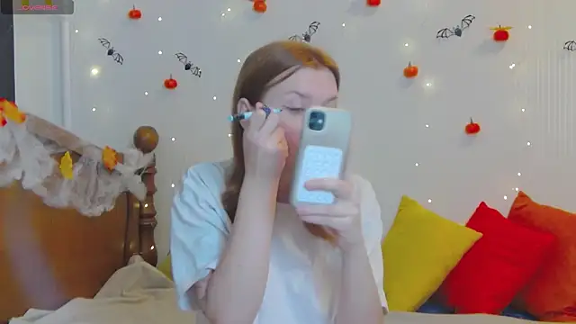 Snapshot of MeganNewCat chatting on 10-25-25, 09:28 MeganNewCat online show from 10-25-25, 09:28