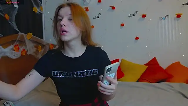 Snapshot of MeganNewCat chatting on 10-29-25, 10:06 MeganNewCat online show from 10-29-25, 10:06