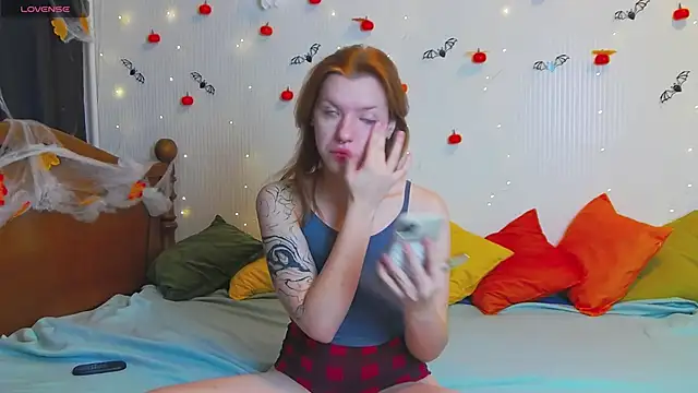 Snapshot of MeganNewCat chatting on 11-01-25, 09:44 MeganNewCat online show from 11-01-25, 09:44