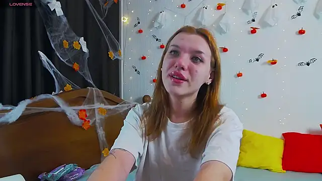 Snapshot of MeganNewCat chatting on 11-05-25, 09:09 MeganNewCat online show from 11-05-25, 09:09