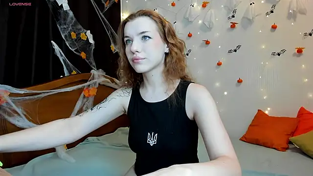 Snapshot of MeganNewCat chatting on 11-08-25, 10:15 MeganNewCat online show from 11-08-25, 10:15