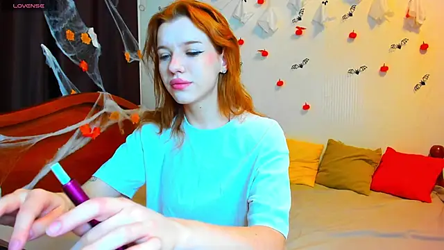 Snapshot of MeganNewCat chatting on 11-14-25, 09:19 MeganNewCat online show from 11-14-25, 09:19