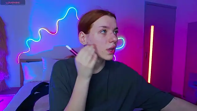 Snapshot of MeganNewCat chatting on 11-28-25, 07:44 MeganNewCat online show from 11-28-25, 07:44