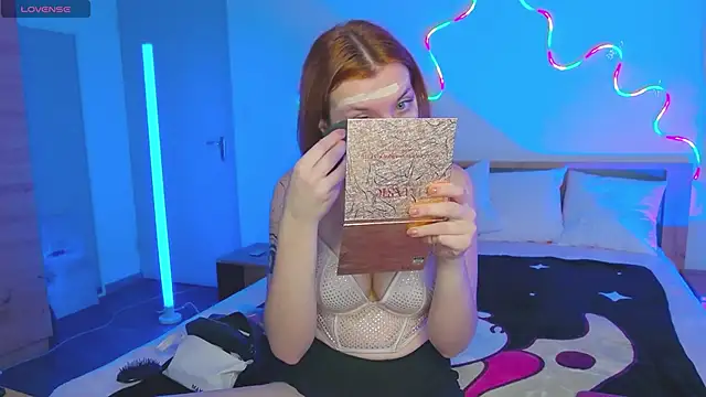 Snapshot of MeganNewCat chatting on 12-04-25, 07:17 MeganNewCat online show from 12-04-25, 07:17