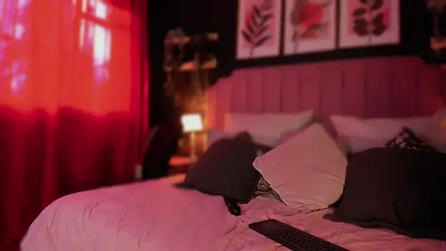 Snapshot of Samanthadela chatting on 10-15-25, 12:27 Samanthadela online show from 10-15-25, 12:27