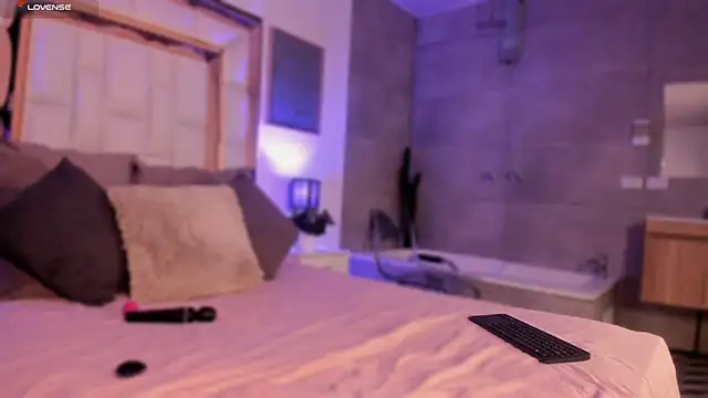 Snapshot of Samanthadela chatting on 10-22-25, 09:47 Samanthadela online show from 10-22-25, 09:47