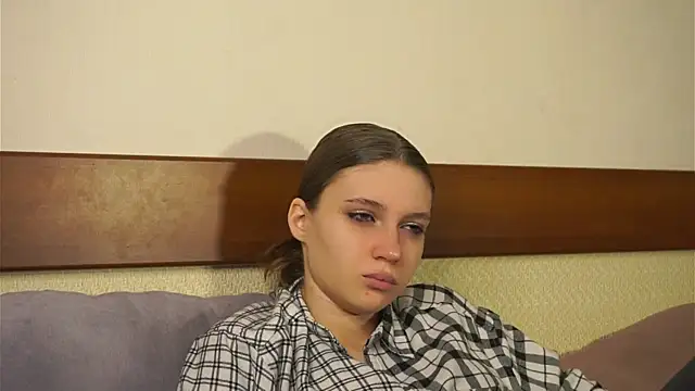 RoslynArcuo online show from 11-02-25, 08:55