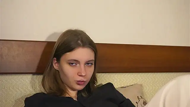 RoslynArcuo online show from 11-08-25, 08:40