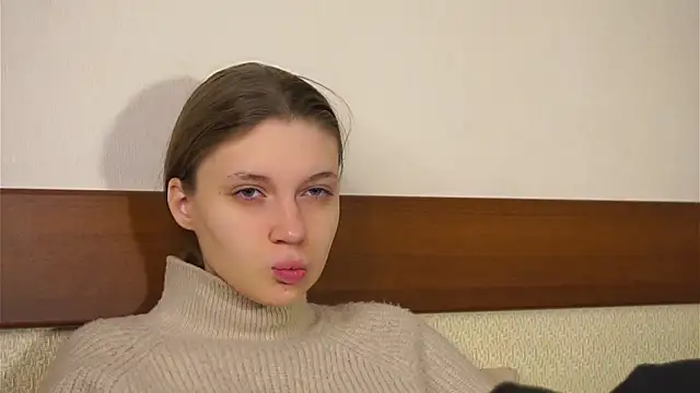 RoslynArcuo online show from 11-16-25, 08:03