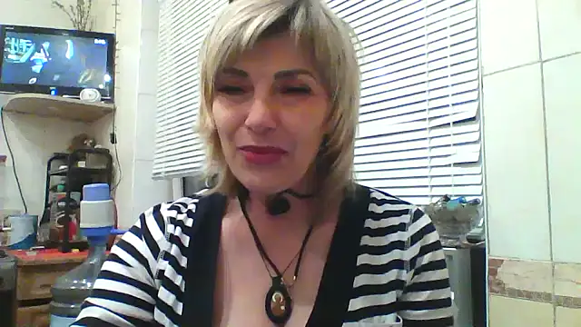 Lia Ray online show from 10-17-25, 07:38