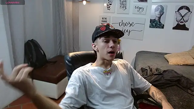 AmethystShadow17 online show from 11-22-25, 12:15