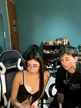 Snapshot of sofiasekrets chatting on 11-11-25, 03:17 sofiasekrets online show from 11-11-25, 03:17