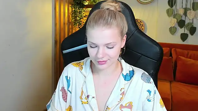 LilitRosen online show from 10-21-25, 05:57