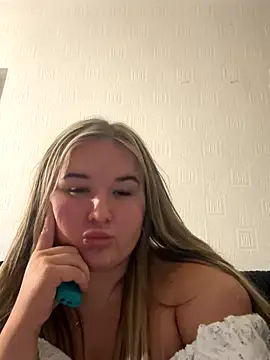 Snapshot of Princessvoltage chatting on 10-20-25, 11:27 Princessvoltage online show from 10-20-25, 11:27