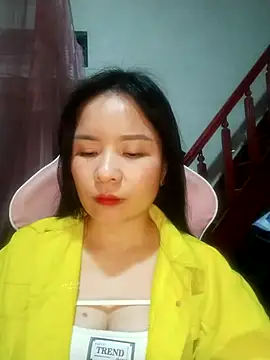 Snapshot of Listen-ly chatting on 11-05-25, 03:23 Listen-ly online show from 11-05-25, 03:23