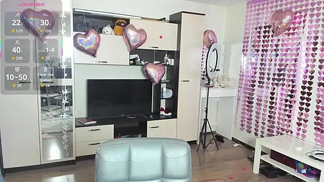 Snapshot of HeatherNextDoor chatting on 02-11-26, 05:01 HeatherNextDoor online show from 02-11-26, 05:01