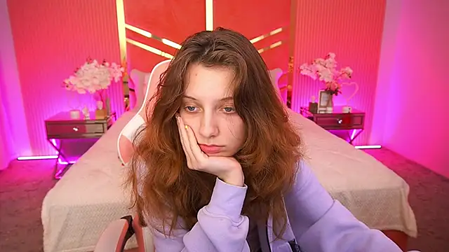 Snapshot of CuteeFoxy chatting on 12-20-25, 02:35 CuteeFoxy online show from 12-20-25, 02:35